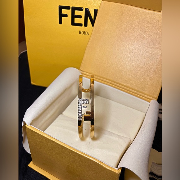Authentic FENDI O'Lock Women's Gold Metal Cuff Bracelet - Picture 4 of 11